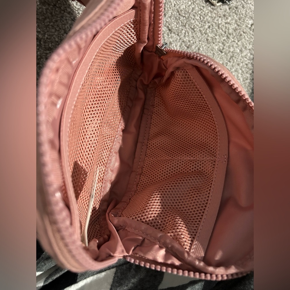 Lululemon belt bag in pink pastel - Picture 3 of 5